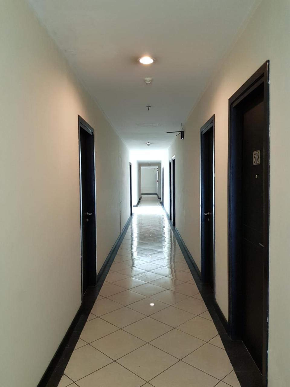 Hotel Reddoorz Plus @ Tanah Abang Jakarta Exterior foto